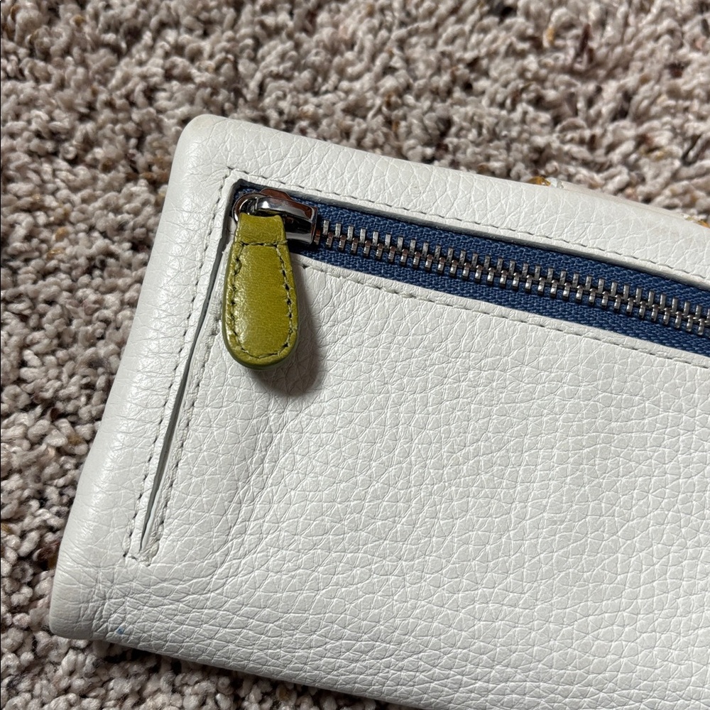 Brighton White Leather Wallet - Picture 13 of 13